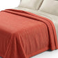 coperta di lana rossa